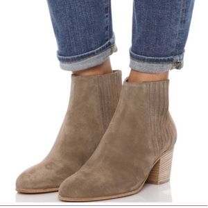 💋VINCE tan suede ankle boots